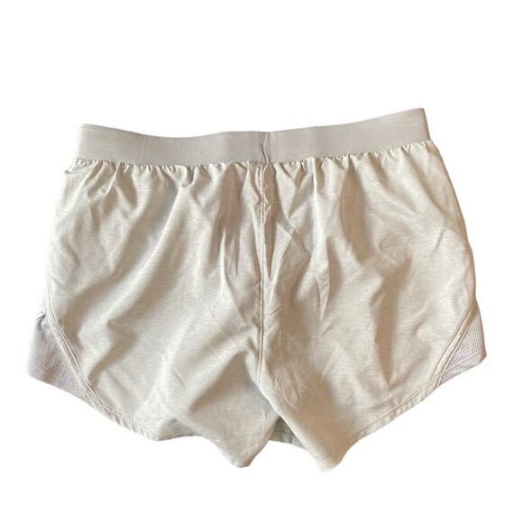 Under Armour Women's HeatGear Thermal Athletic Shorts Gray Small NWT - Picture 2 of 7